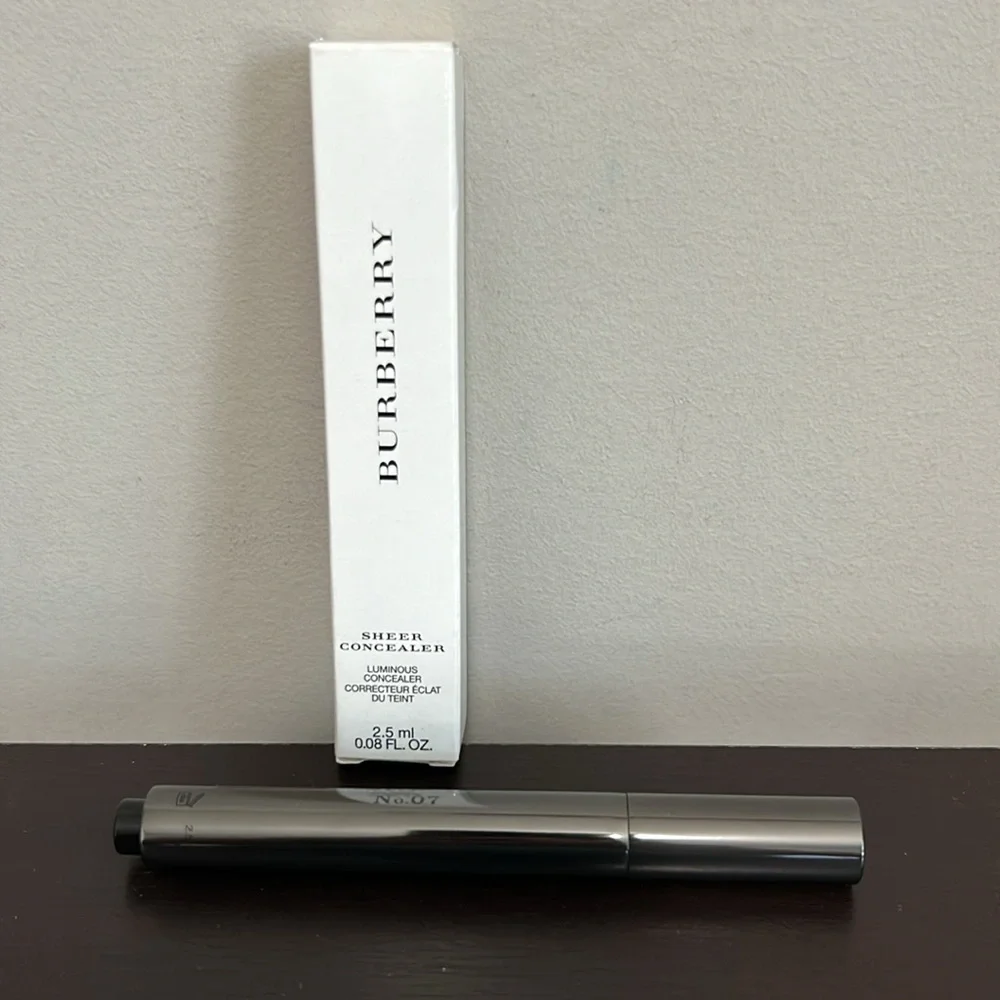 Burberry Sheer Luminous Concealer Tester 07 Walnut 0.08 Oz (2.5 Ml)